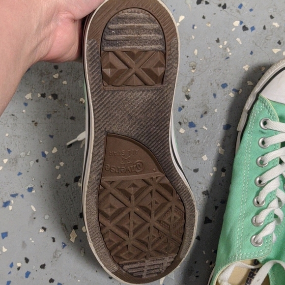 Mint colored Converse low top sneakers - Picture 4 of 4